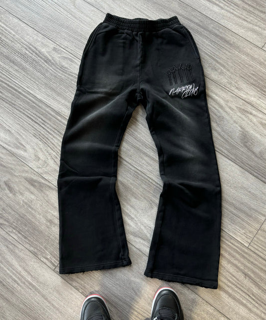 Community sweats Black
